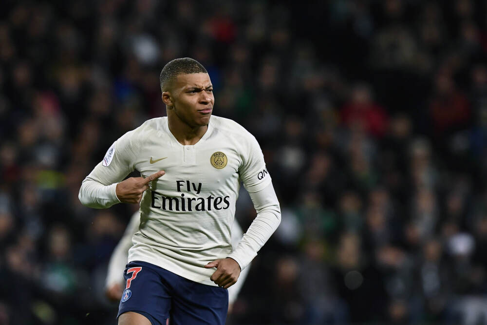 利物浦角球防守丢球！布埃诺门前补射破门